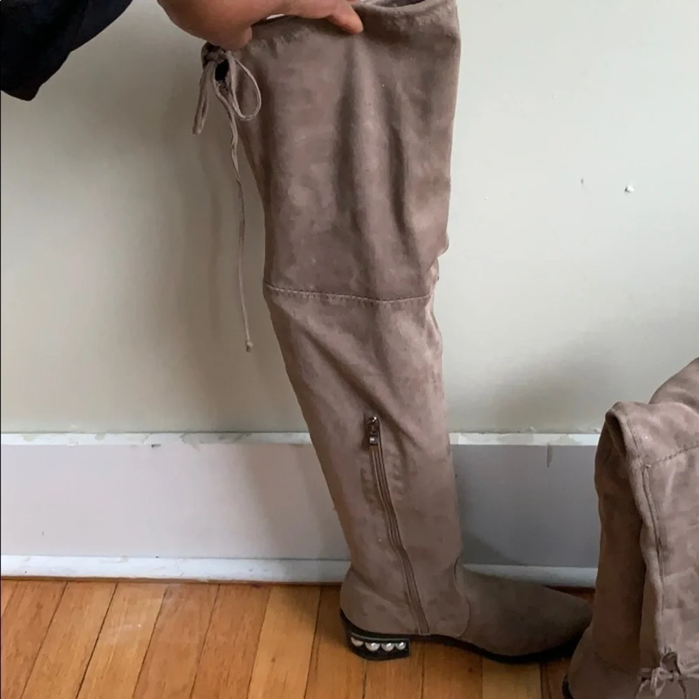 Catherine Malandrino grey suede boots shoe